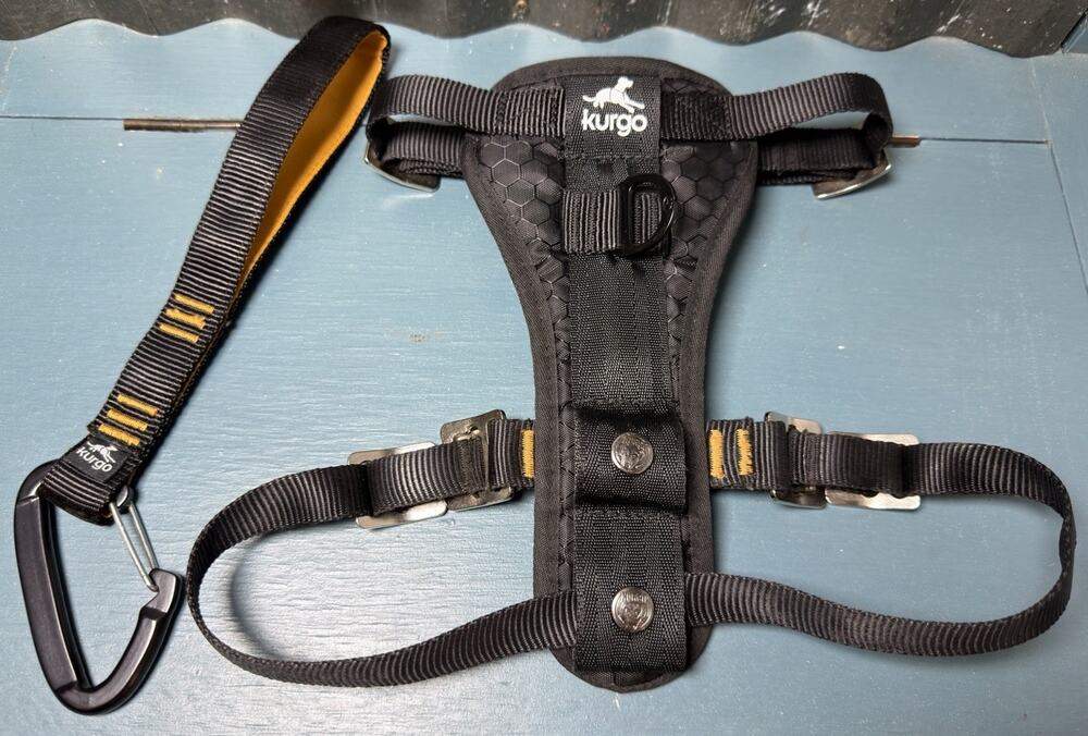 KURGO TRU-FIT Enhanced Strength Dog Harness Carabiner Clip Size Medium 35-50 Lb